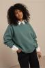 Studio_Anneloes_Pleuni_studio_sweater_dark_sage_green_Hilnetta_s