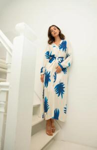 Amaya_Amsterdam_Eline_Dress_blue_flower__Hilnetta_s