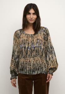 Culture__Toba_blouse_Black_More_of_Me_2