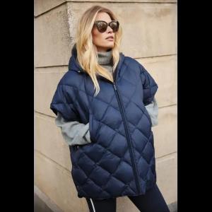 Deblon_Carice_cape_navy_Hilnetta_s