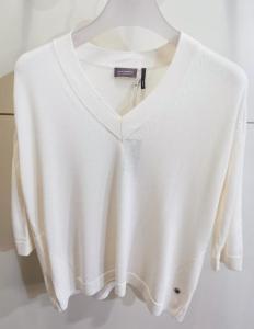 Elias_Rumelis_V35PO0121_Ladies_Knit_top_off_white_More_of_Me