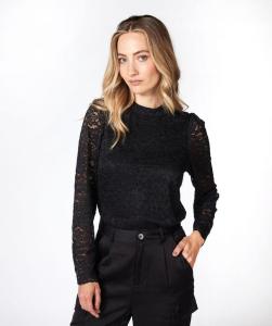 Esqualo_Top_lace_black_More_of_Me_1