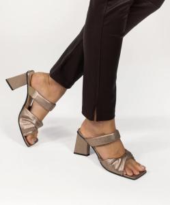Ibana_Amber_metallic_soft_taupe_More_of_Me