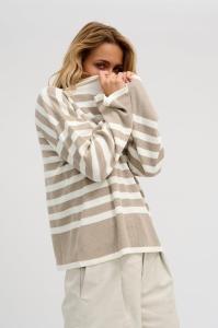 My_Essential_Wardrobe_21_puff_blouse_off_white_More_of_Me_3