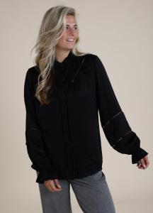 Nukus_Leia_blouse_black_More_of_Me_2