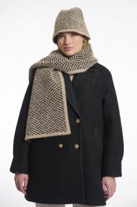 Rino___Pelle_Knitted_scarf_sand_graphic_Hilnetta_s_2