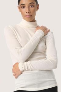Soaked_in_luxury_Fauna_Rollneck_Whisper_White_Hilnetta_s_1