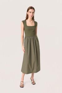 Soaked_in_luxury_Simone_phoebe_dress_grape_leaf_Hilnetta_s_2
