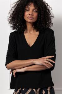 Studio_Anneloes_Fiore_vneck_t_shirt_black_Hilnetta_s_1