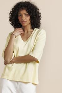 Studio_Anneloes_Fiore_vneck_t_shirt_butter_yellow_Hilnetta_s
