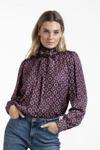 Studio_Anneloes_Isa_satijn_SA_multi_blouse_magenta_black_More_of_Me_5