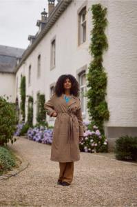 Studio_Anneloes_Laurien_check_trenchcoat_Hilnetta_s_1