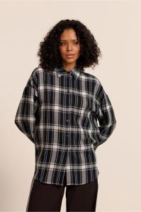 Studio_Anneloes_Leira_check_scarf_blouse_Hilnetta_s