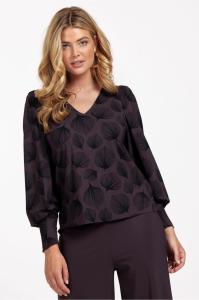 Studio_Anneloes_Les_feather_top_aubergine_off_white_More_of_Me_3