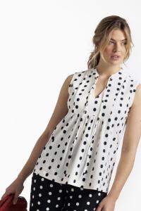 Studio_Anneloes_Loulou_dot_blouse_off_white_dark_blue_More_of_Me