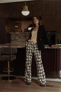 Studio_Anneloes_Marilon_love_trousers_black_kit_Hilnetta_s_3