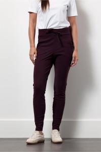 Studio_Anneloes_Stairdown_trousers_blackberry_Hilnetta_s